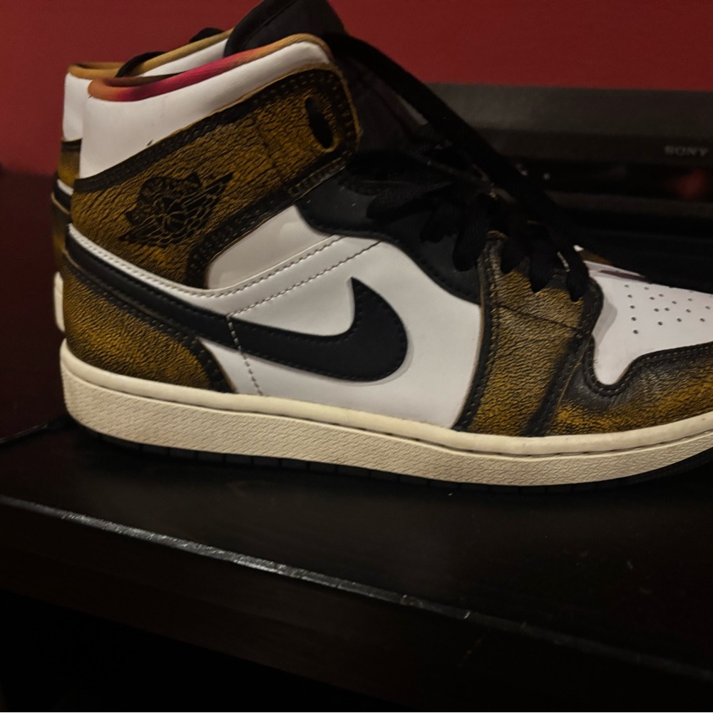 Air Jordan Mid SE Rare - Picture 3 of 12